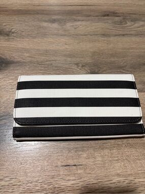 Kut from the Kloth Black Fold Wallet